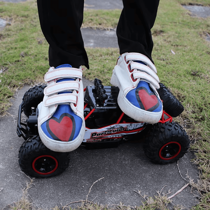 RC Truck – Powerful 4x4 Off-Road 1:12 Size