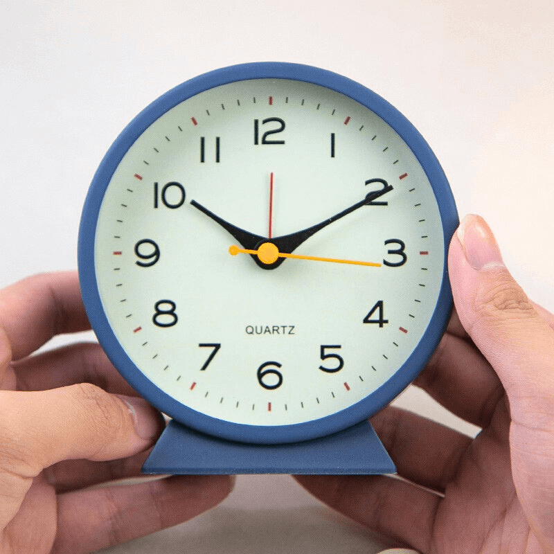 Silent Retro Alarm Clock - Non Ticking